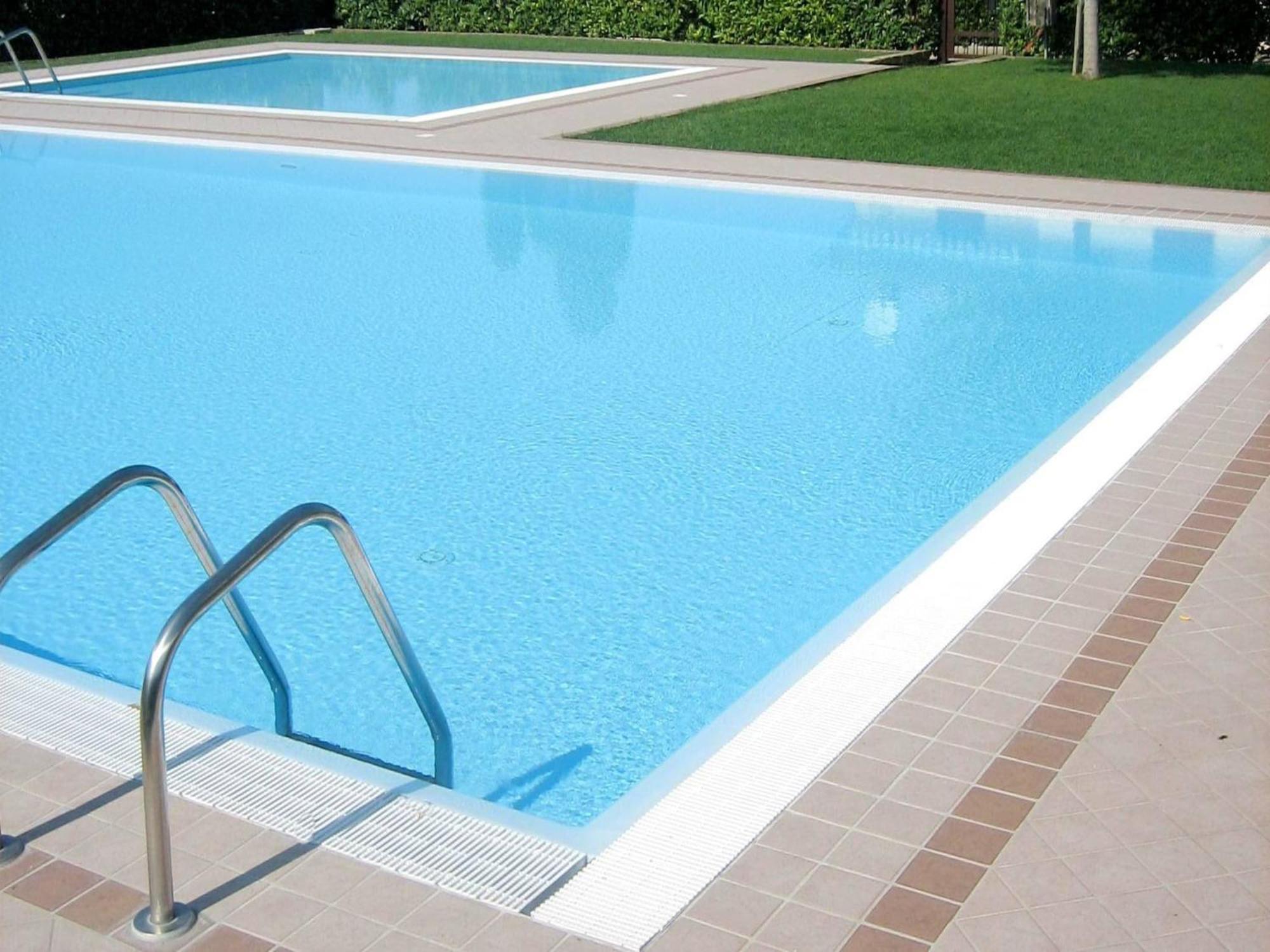 Enticing Holiday Home In Lazise With Swimming Pool Exterior foto